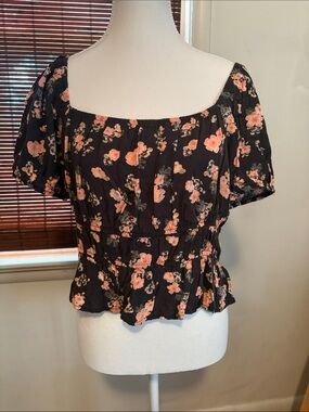 SO Black Floral Square-Neck Puff Sleeve Peplum Top